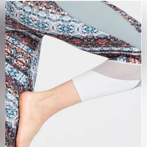 Athleta Cropped Leggings Mesh Trim Gray M - Picture 2 of 9